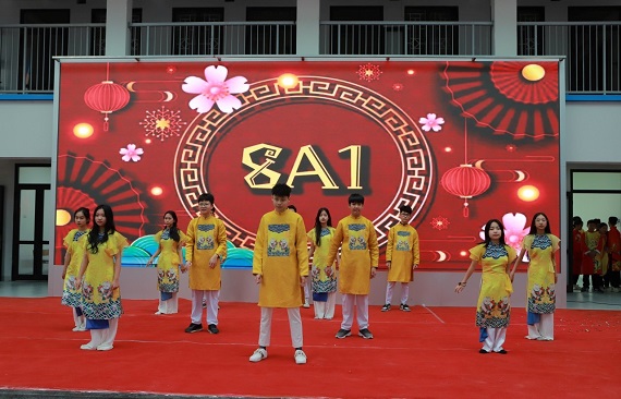 “Tết đong đầy” của tập thể lớp 8A1 trong Gala Chào Xuân Quý Mão 2023