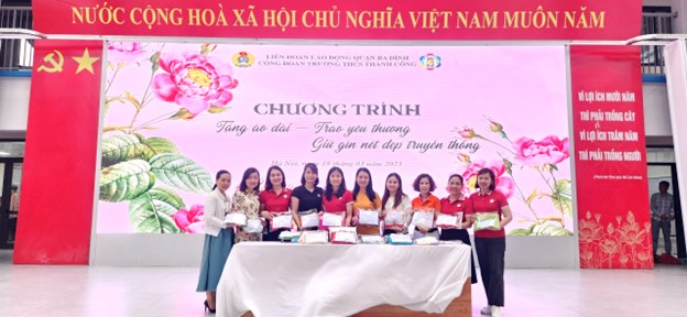 Trường THCS Thành Công với Chương trình “Tặng áo dài – Trao yêu thương – Giữ gìn nét đẹp truyền thống”.