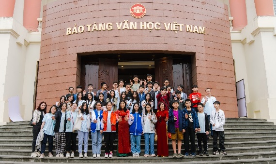 Giỏi Toán - Tiếng Anh và đam mê Văn học, những trải nghiệm thật ấn tượng và giàu cảm xúc của lớp 8A6 trường THCS Thành Công tại Bảo tàng Văn học Việt Nam.